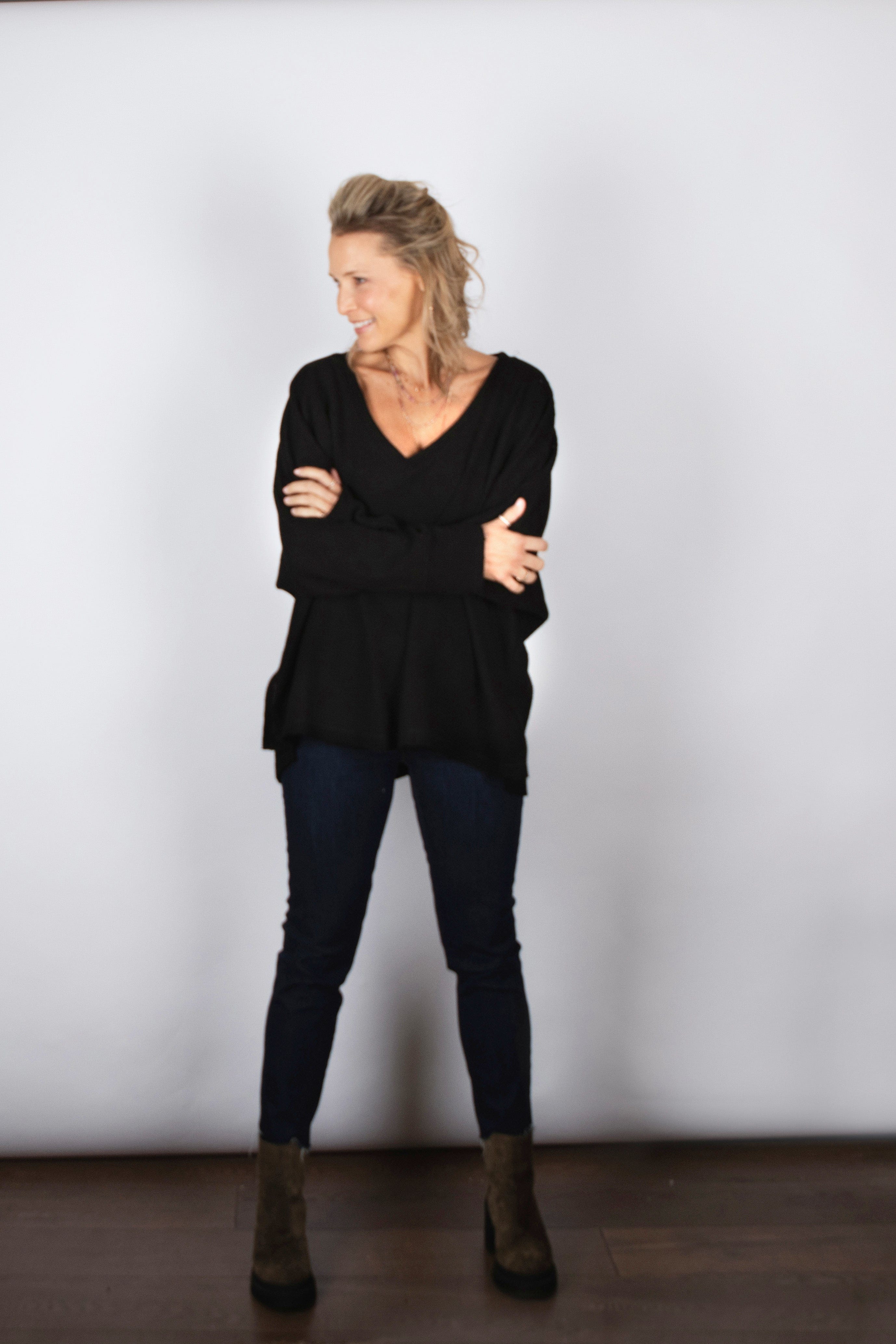 RIKI חולצת אוברסייז שחורה וופל image 10