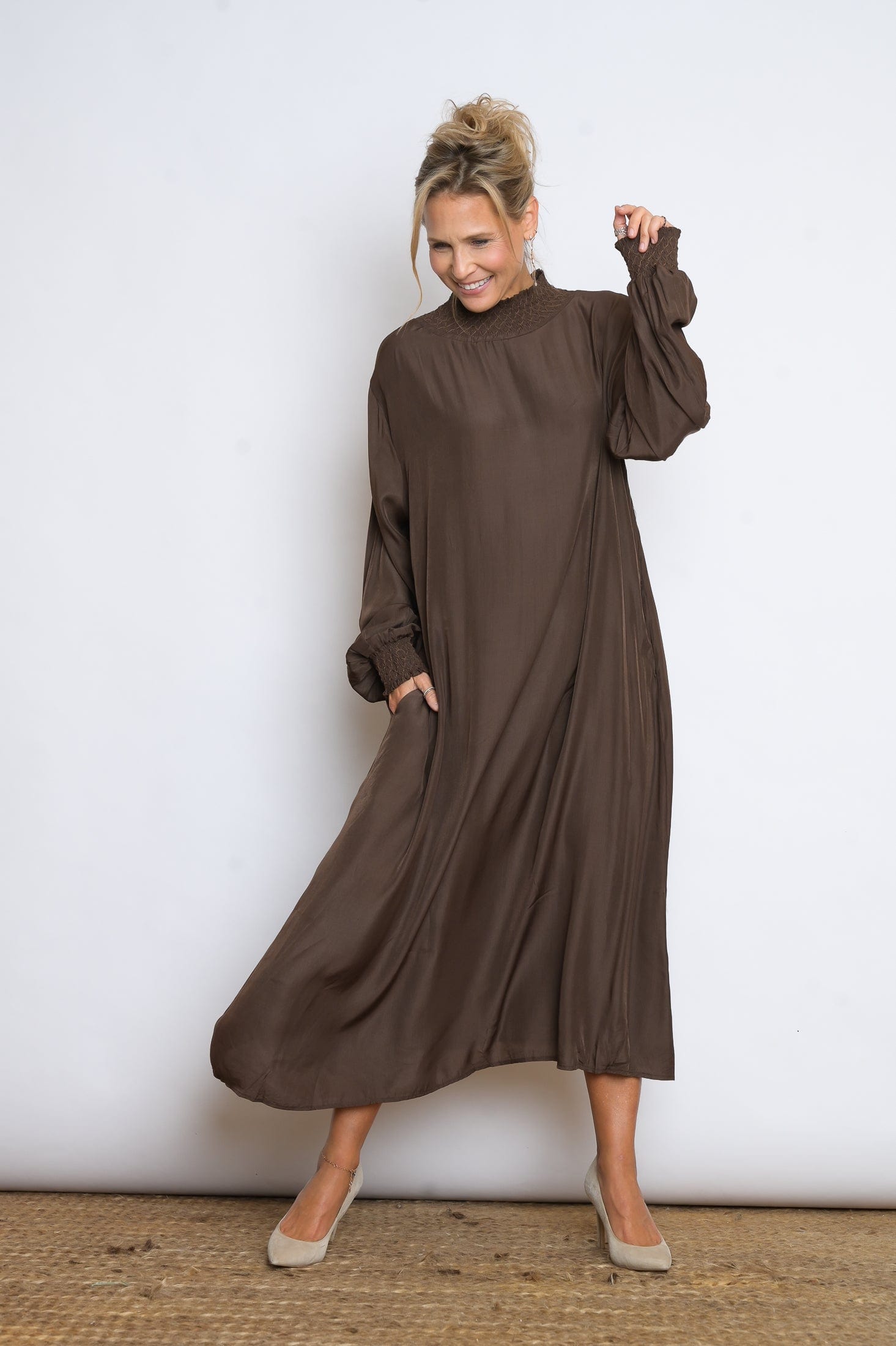 RAINI שמלת גולף חומה image 5