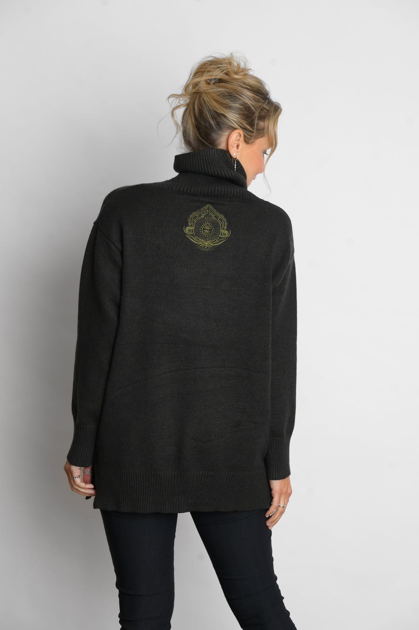 SYMI סריג גולף זית כהה image 7