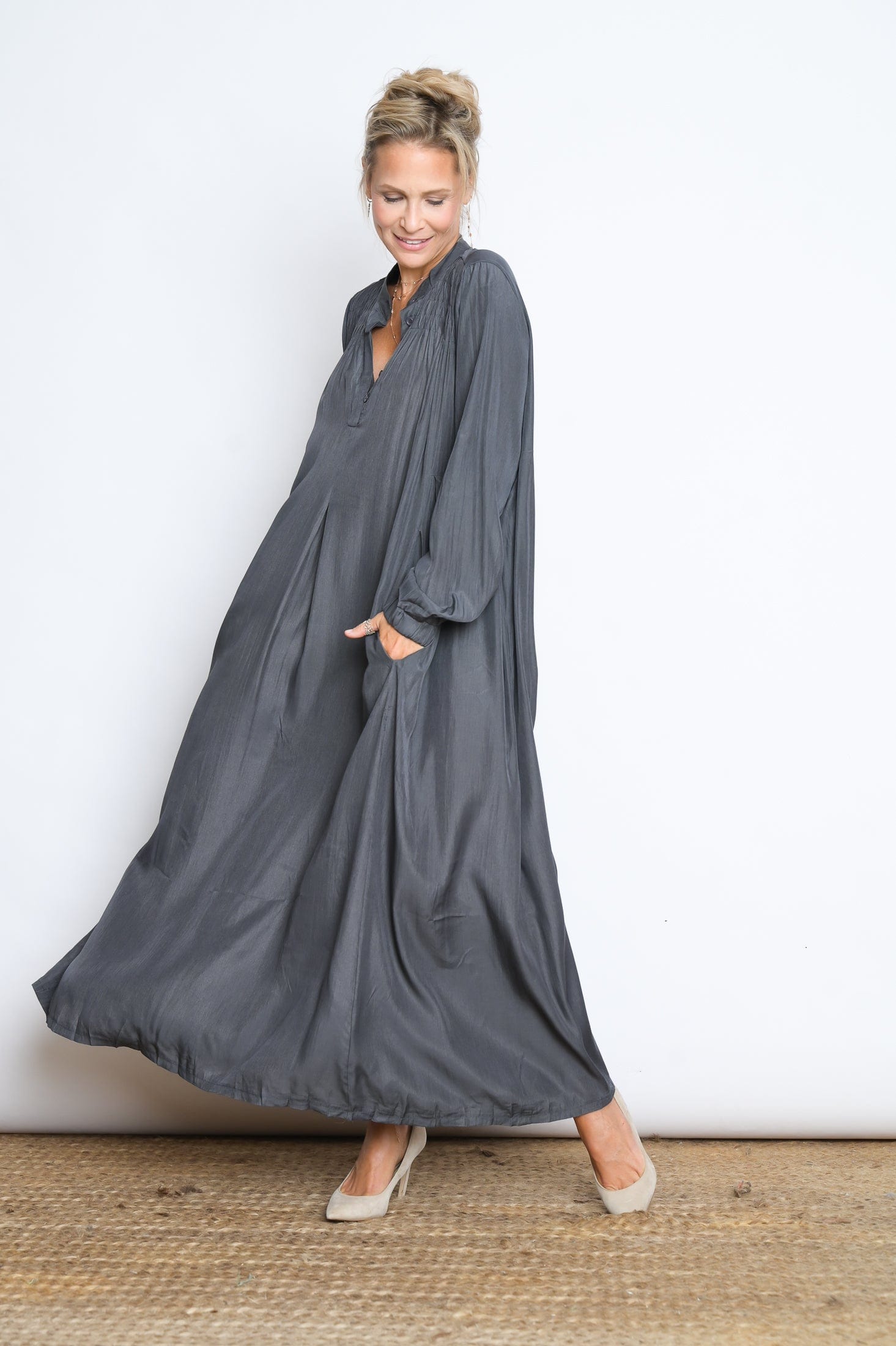 RANA שמלת אוברסייז אפורה image 2