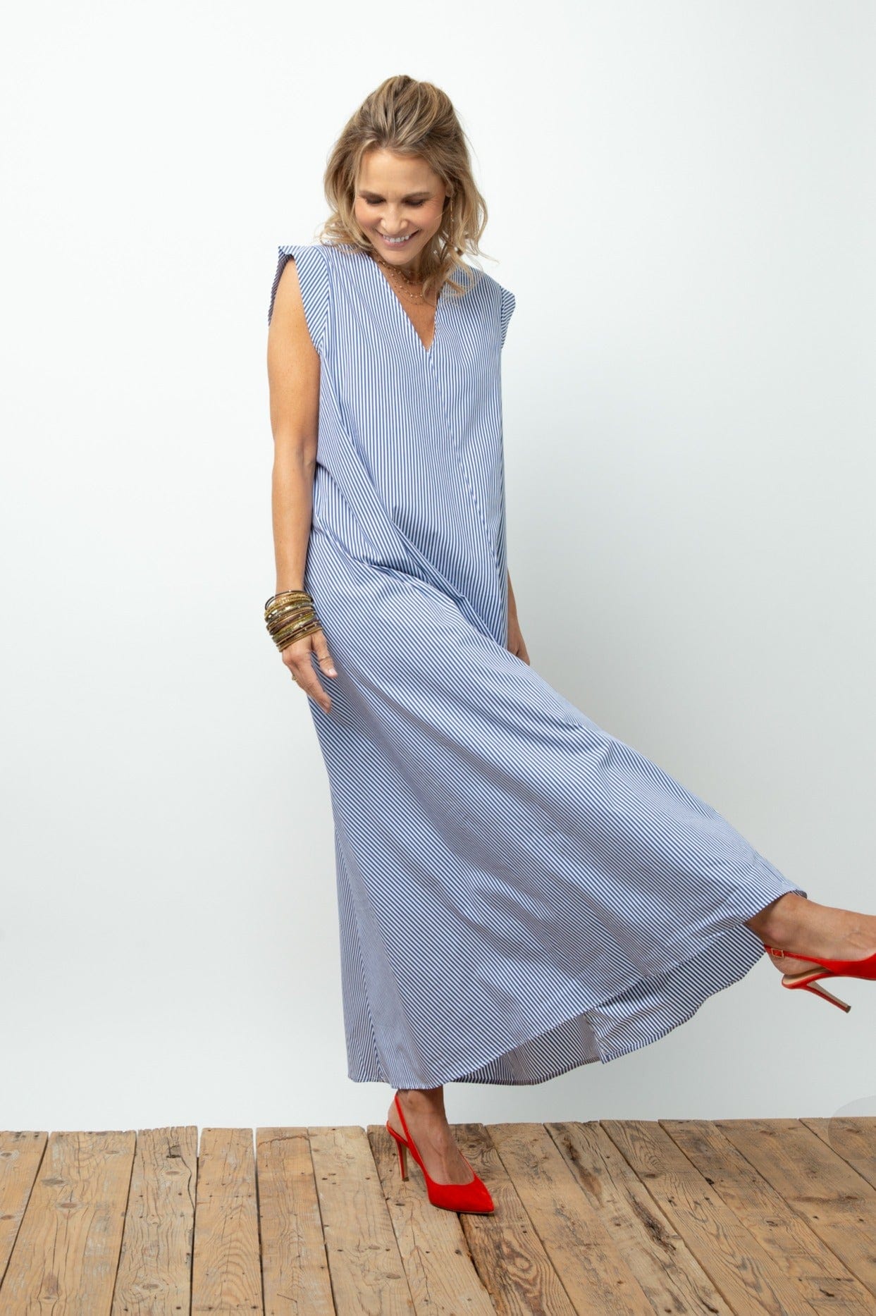 SHIFT DRESS V   שמלה אוברסייז image 3