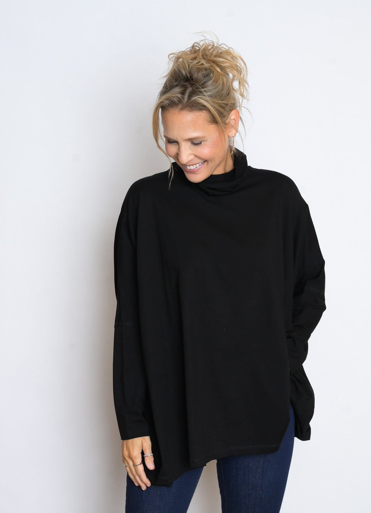 Q SHIRT גולף שחור אוברסייז image 0