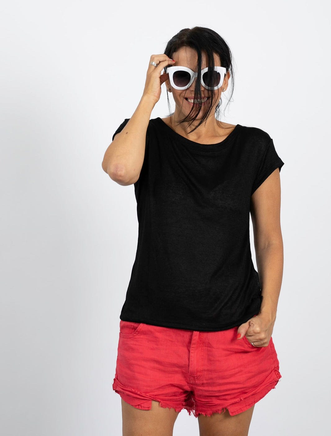 NEWHAVE  חולצה שחורה מפתח עגול image 3