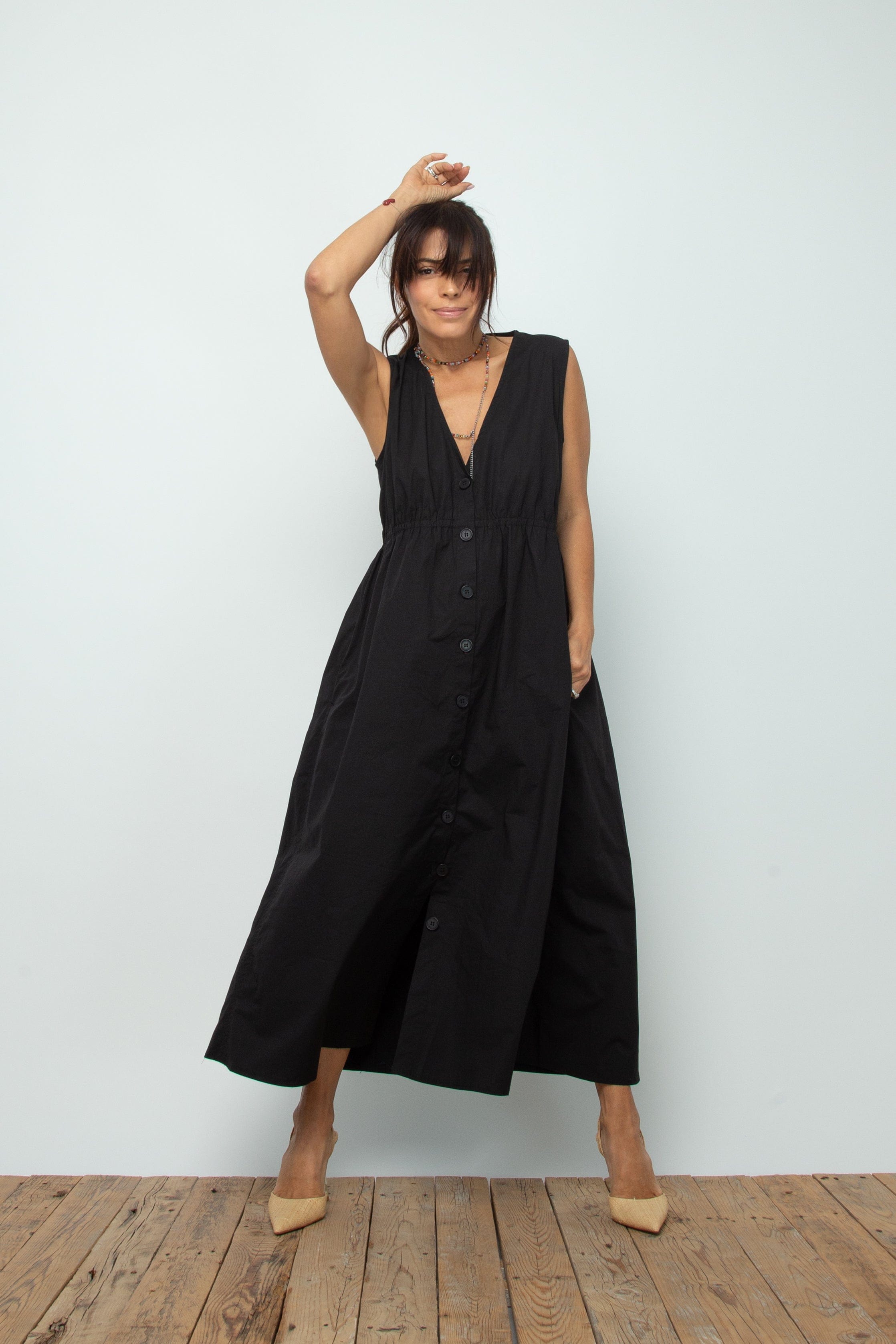 FOUR שמלה ללא שרוולים שחורה כפתורים image 2