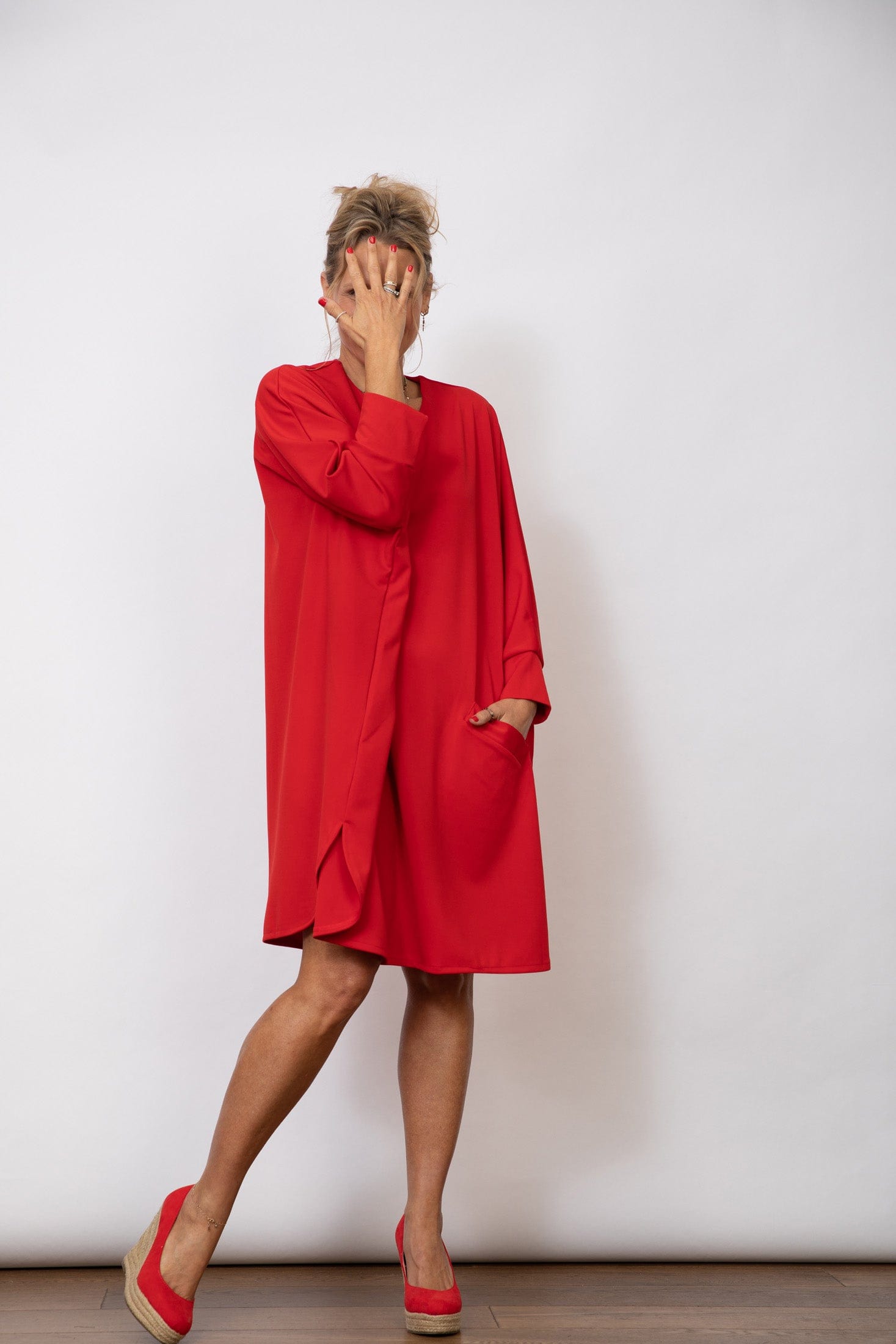 ERIS שמלה אדומה image 12