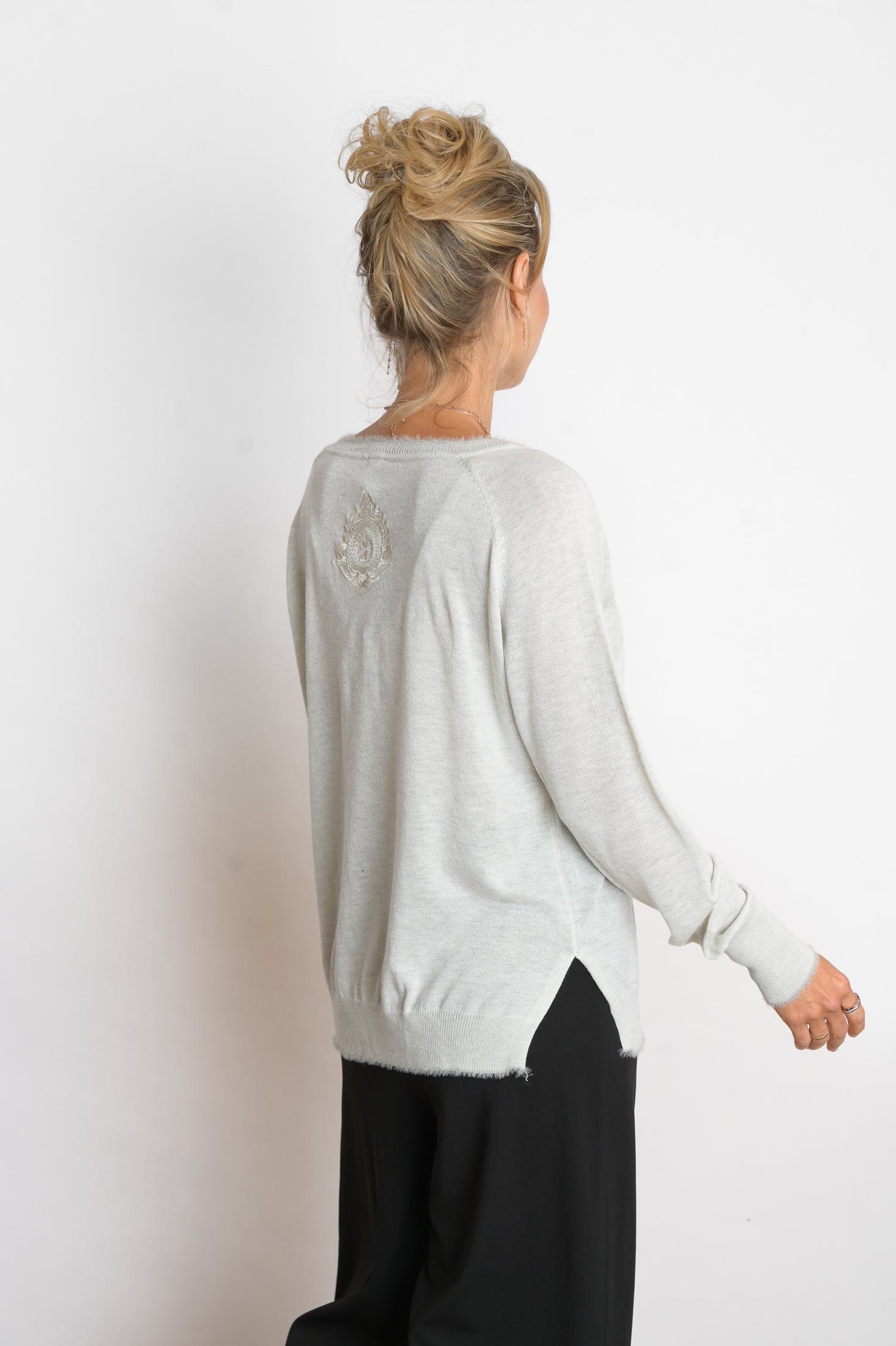 LIPSI סריג עגול אפורלבן מלאנז׳ image 3