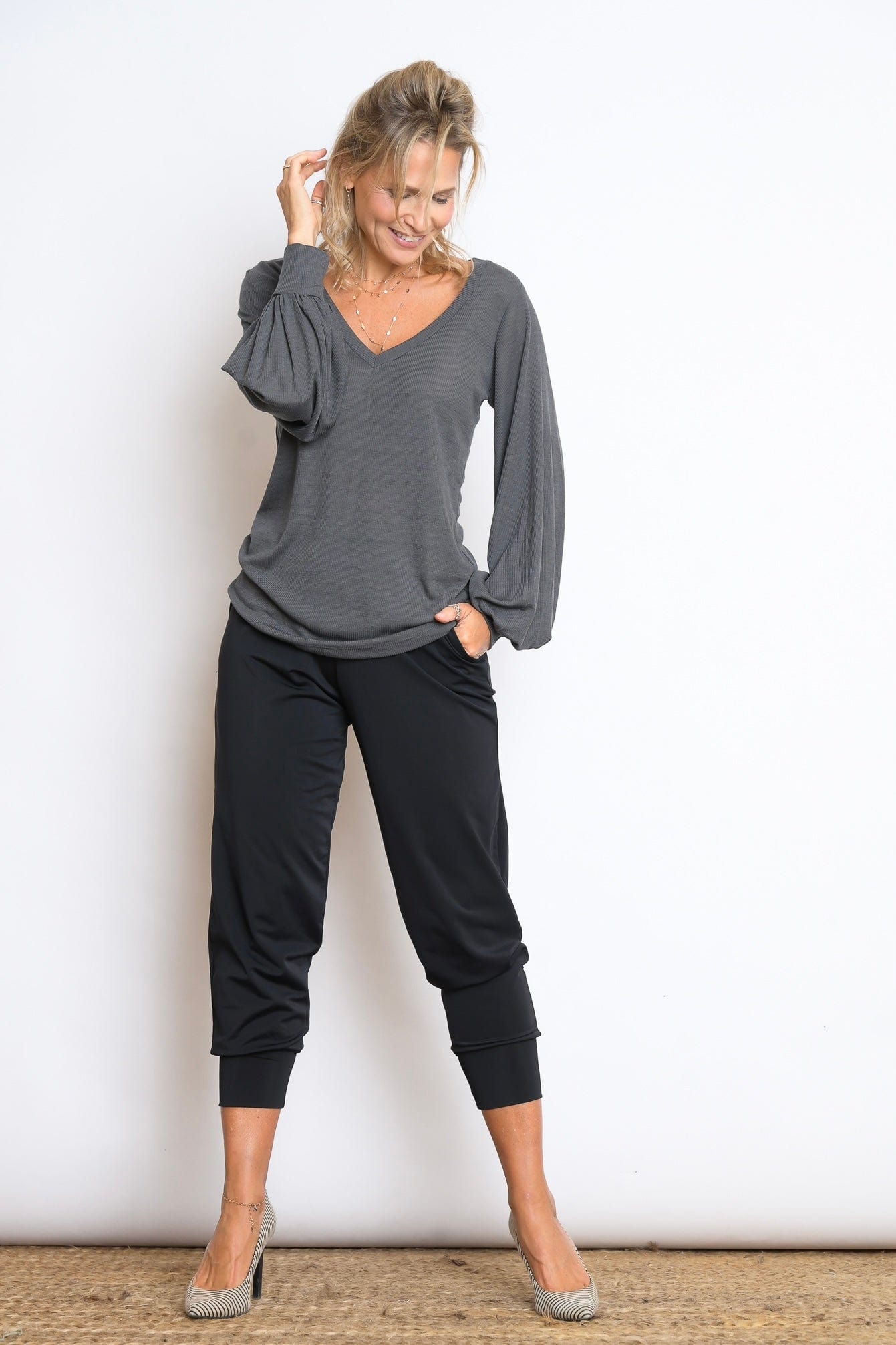 N SHIRT  חולצה אפורה מעוצבת image 1