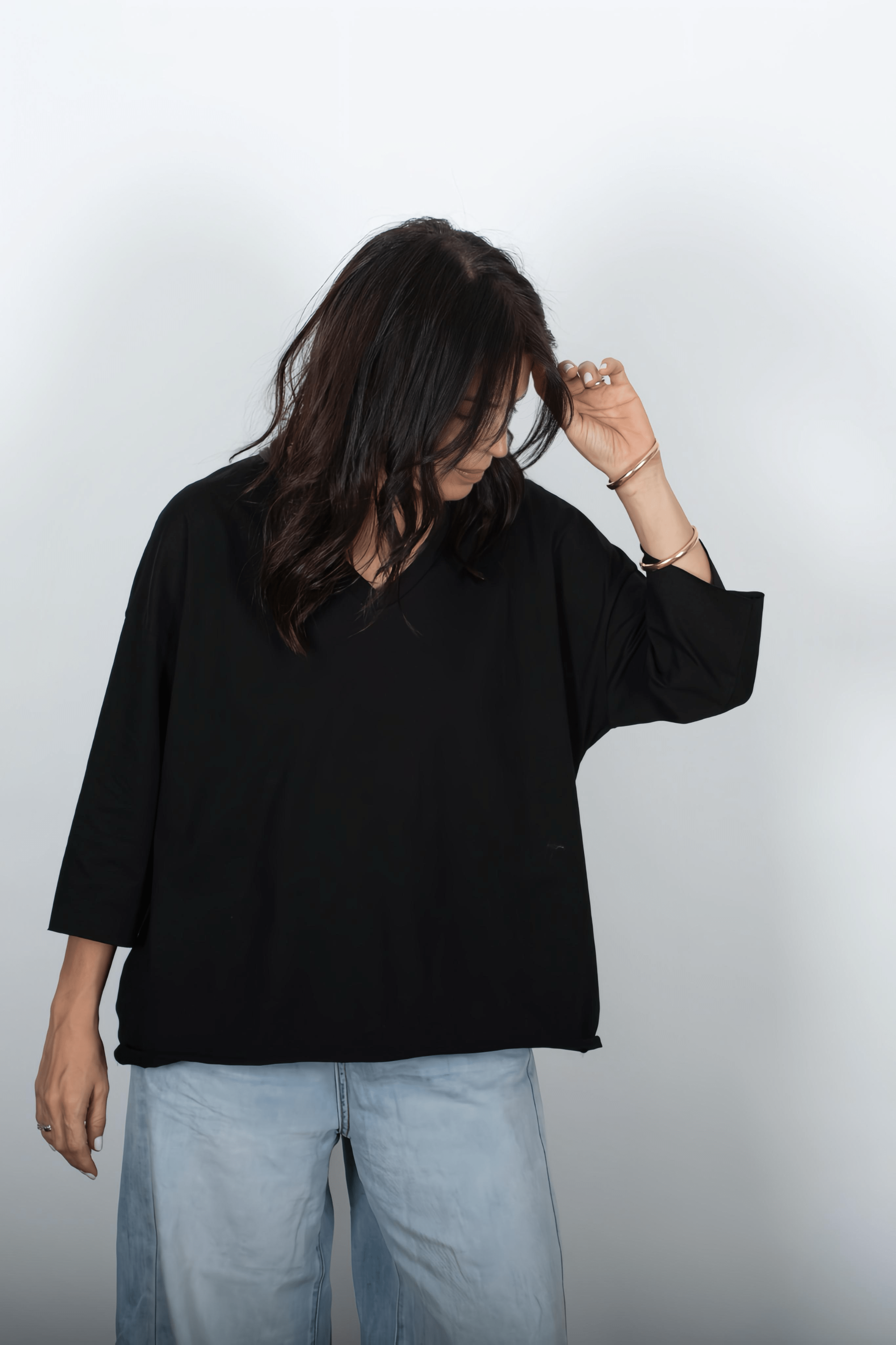 DANIEL שחורהV חולצה אוברסייז image 12