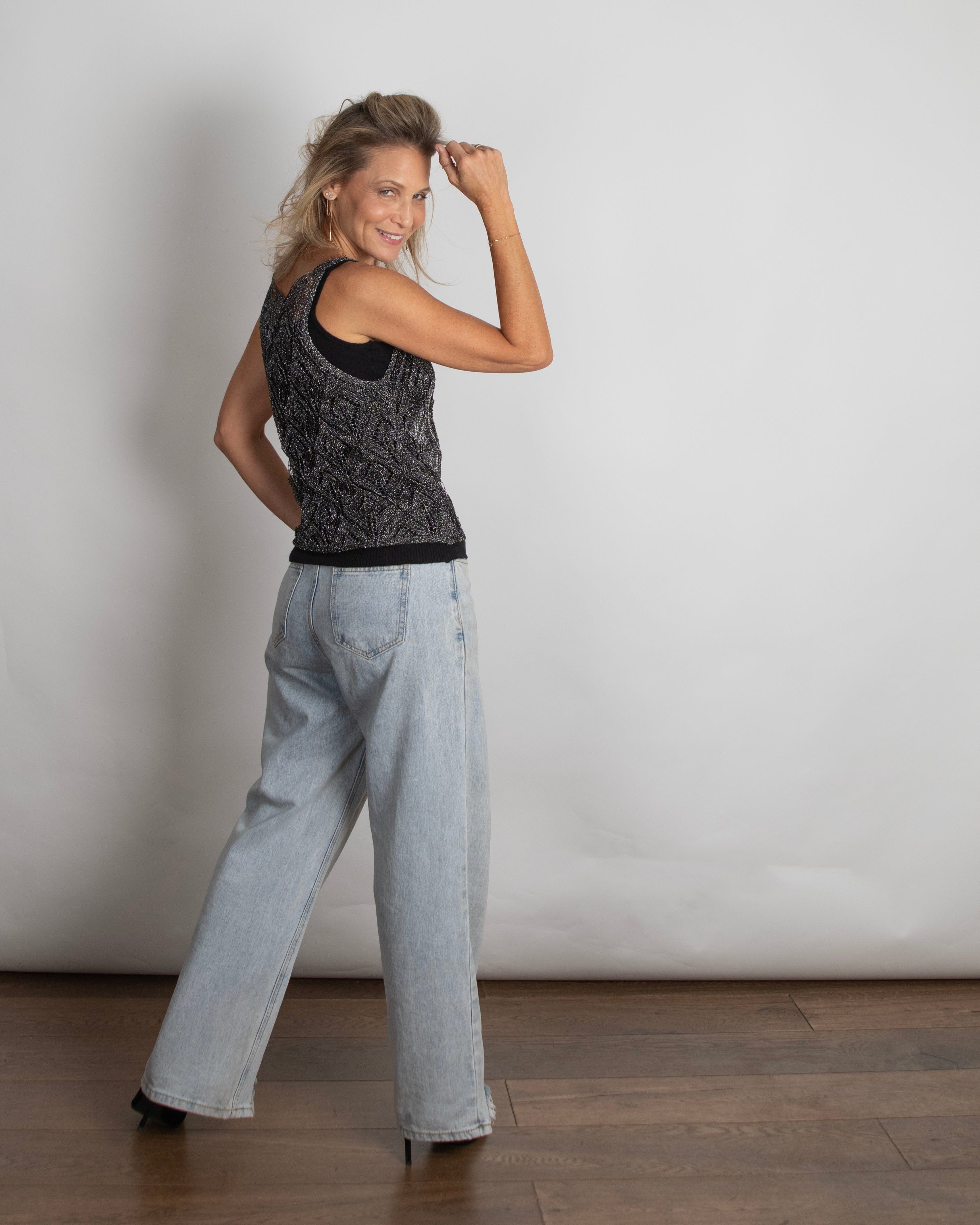 ALLICIA גופיית מנצנצת שחורה image 12