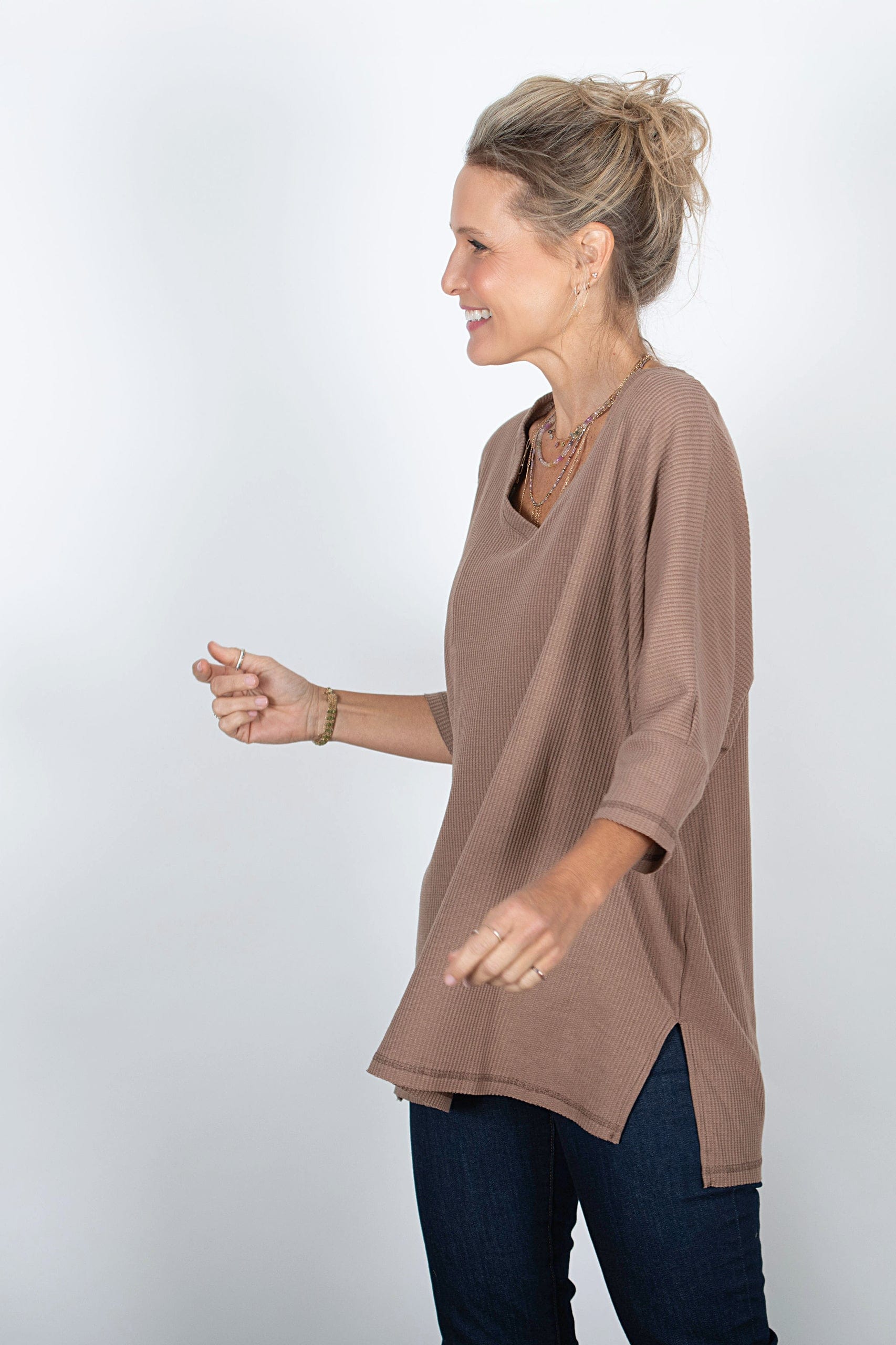 BABL חולצת אוברסייז קאמל וופל image 4