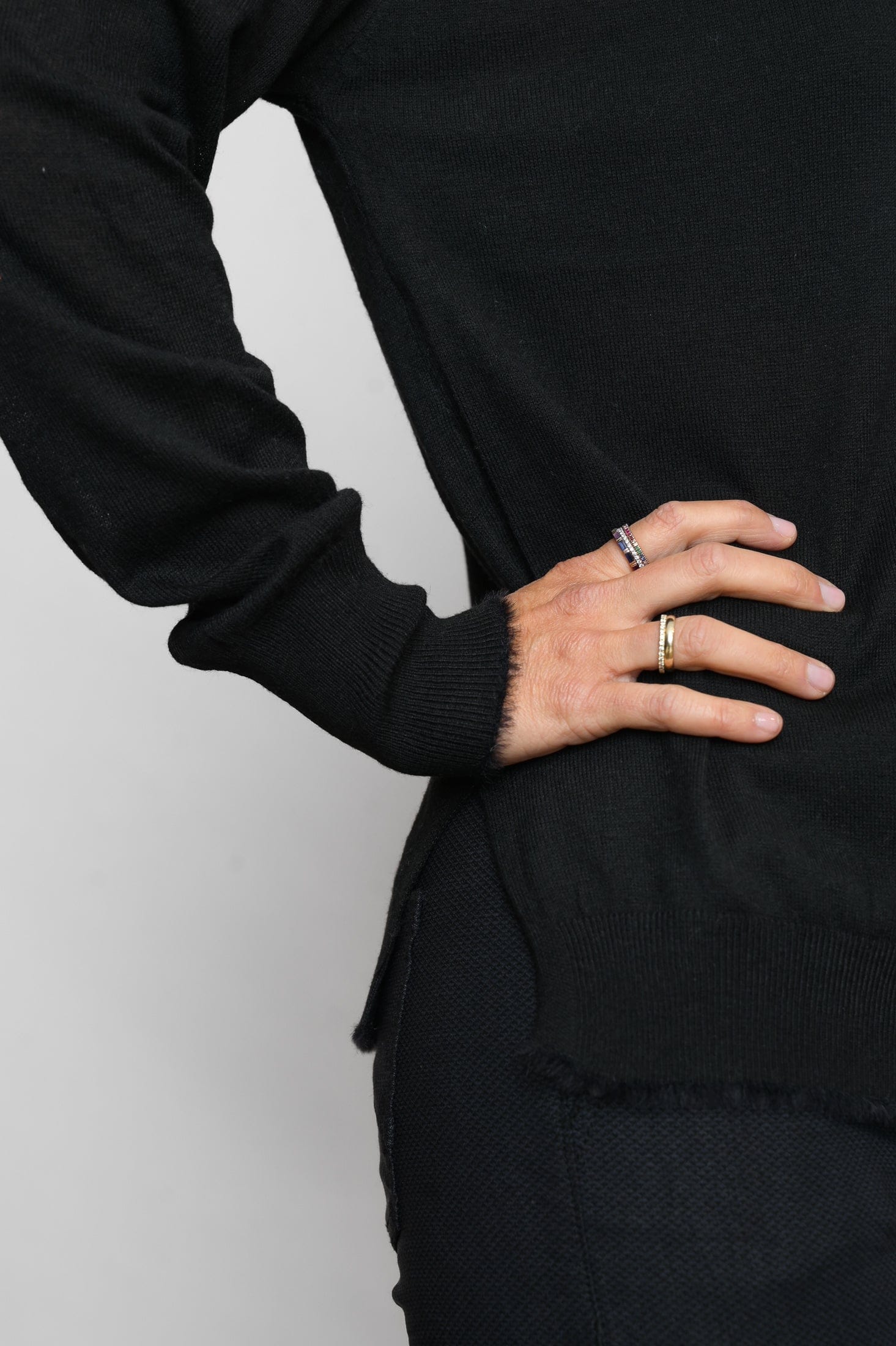 LIPSI סריג עגול שחור image 3