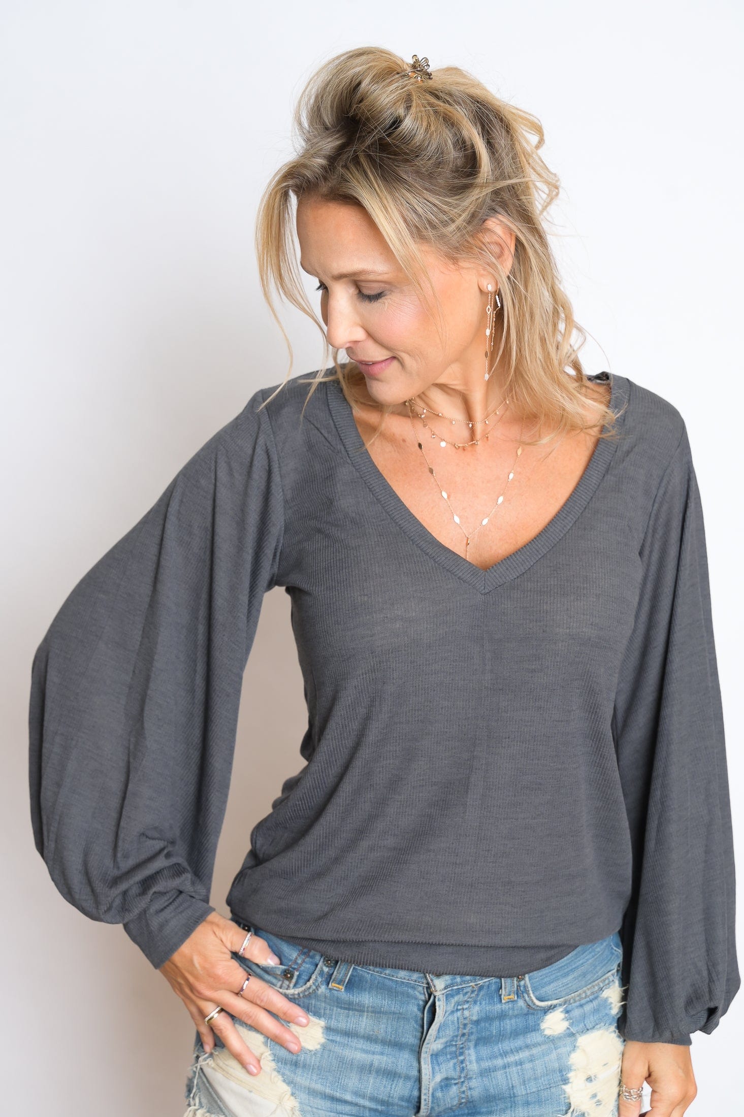 N SHIRT  חולצה אפורה מעוצבת image 0