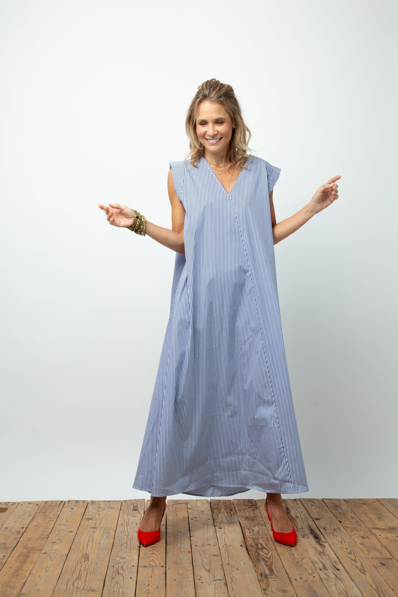 SHIFT DRESS V   שמלה אוברסייז image 2