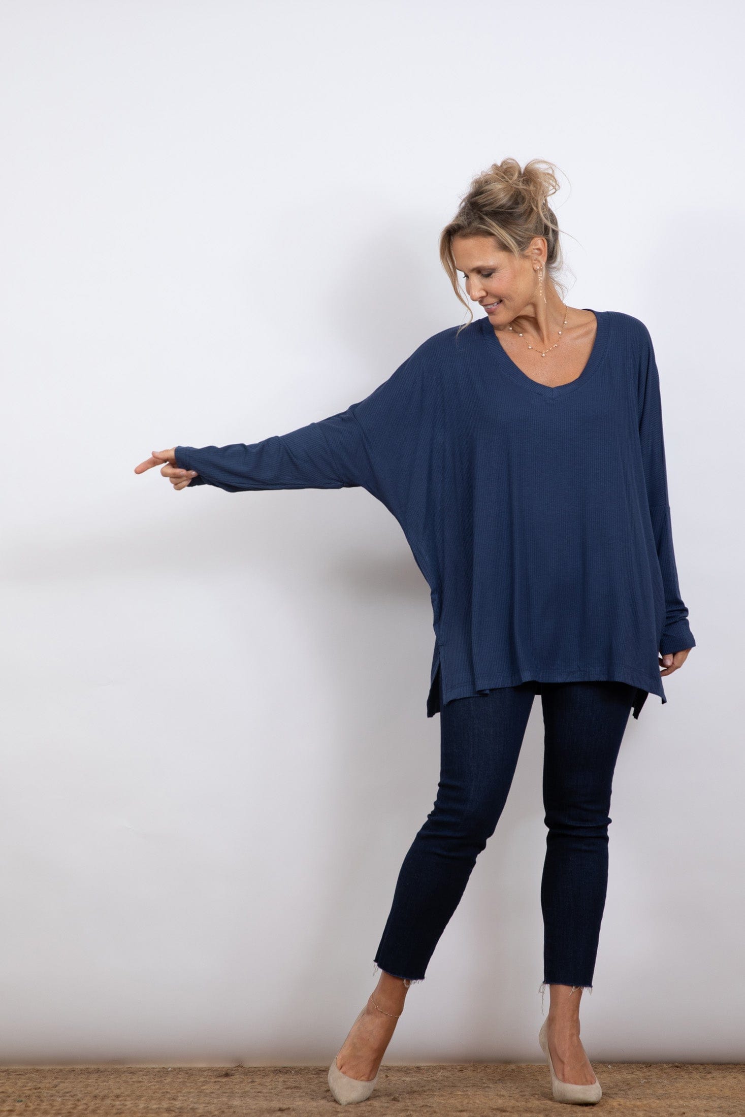 J SHIRT   חולצה כחולה אוברסייז image 8